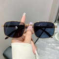 Lunettes de soleil carrées classiques avec monture dorée et verres foncés pour hommes et femmes - Cadre Doré Lentille Grise
