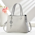 Sac fourre-tout tendance de grande capacité avec pendentif cœur et texture litchi blanc gris - Gris