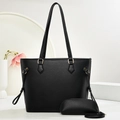 Détail de l'ensemble cabas noir grainé avec sa pochette semi-circulaire assortie - Noir