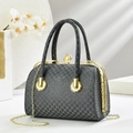 Elegante borsa a mano grigio scuro a pelle di serpente con cornice oro e chiusura a perla - Nero (Goffratura Serpente)