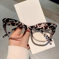 Dettaglio montatura cat-eye con stampa leopardata e codice modello W1221 - Montatura Leopardata Grigia Lente Trasparente