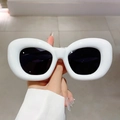 Trendige klobige weiße Bubble-Sonnenbrille mit dickem Rahmen und schwarzen Gläsern - Weißer Rahmen Graue Gläser