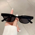 Occhiali da sole cat-eye neri classici con lenti anti-UV scure e montatura sottile - Montatura Nera Lenti Grigie