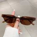 Occhiali da sole cat-eye classici con montatura caffè trasparente e lenti marroni - Montatura Tè Lenti Tè