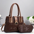 Set borsa tote marrone effetto pitonato con dettagli dorati e pochette abbinata - caffè