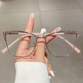 Montatura cat-eye in metallo oro rosa con stanghette rosa e dettagli in strass lucidi - Montatura Rosa Strass Bianchi Lenti Trasparenti