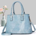 Sac à main chic bleu clair texture denim avec boucles dorées et bandoulière réglable - Bleu