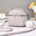 Sac bandoulière élégant gris lavande en cuir grainé avec trois compartiments zippés - Gris clair