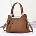 Sac à main en cuir marron grainé avec détails argentés et bandoulière amovible - Jaune Terre