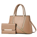 Set borsa tote 2025 in finta pelle cammello con decorazione a V e portafoglio coordinato - L30 A22 P12 / Cachi Chiaro
