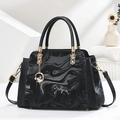 Retro black tote bag with marble pattern, gold hardware and dancing girl charm - 30x21x11cm / Black