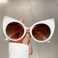 Retro cat-eye sunglasses with white frames, gradient lenses and golden bridge accents - Solid White Frame Tea Gradient Lens
