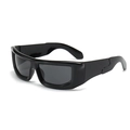 Vista lateral de gafas de sol futuristas Y2K con montura ancha negra y cristales grises - Montura Negra Lente Gris