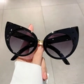 Vintage oversized cat-eye sunglasses with black frame and golden cross bridge - Black Frame Gradient Gray Lens