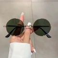 Lunettes de soleil rondes rétro avec monture en métal doré et verres foncés à la main - Monture Dorée Verres Vert Foncé