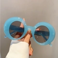 Occhiali da sole rotondi oversize in azzurro con lenti grigio scuro chic - Montatura Blu Lenti Grigie