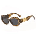 Gafas de sol ovaladas retro para mujer con montura carey y detalles florales dorados. - Montura Carey Lentes Grises