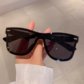 Gafas de sol cuadradas sin montura en color negro con detalles metálicos plateados - Montura Negra Lente Gris Negro (DQ07)