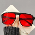 Lunettes de soleil carrées avec monture noire brillante et verres rouges - Monture noire verres rouges