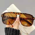 Lunettes de soleil carrées en écaille de tortue avec verres bruns et monture épaisse - Monture Léopard / Verres Thé