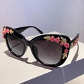 Vintage cat eye sunglasses with 3D pink flowers and gold leaves on black frames - Black Gradient Gray