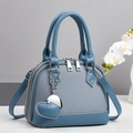 Sac à main bleu élégant pour femme avec texture tissée et pendentif en cœur - Bleu