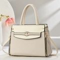 Elegante borsa beige testurizzata con chiusura girevole dorata e tracolla - Bianco