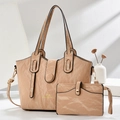 Ensemble sac à main plissé beige avec portefeuille assorti et logo doré élégant - Khaki
