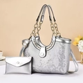 Elegante borsa a mano argento con stampa serpente, catena dorata e pochette abbinata - Argento