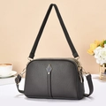 Elegante borsa a tracolla grigia con doppia cerniera e dettagli in metallo dorato - Grigio