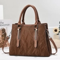 Borsa a tracolla vintage marrone scuro con texture in PU pieghettata e decoro a T - Stile 2 / caffè