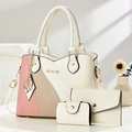 Conjunto de bolsos de tres piezas en patchwork rosa y beige con colgante de mariposa - Contraste Blanco