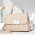 Schicke beige Handtasche aus Litschi-Leder mit silberner Schmetterlingsschließe - Hellbeige