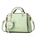 Sac à main vert menthe avec pendentif chat et logo Danbaoly sur fond blanc neutre - Vert