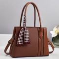Sac cabas marron en patchwork de tissu texturé avec poignées en cuir et foulard décoratif - Jaune Terre
