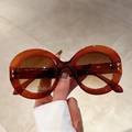 Detail of oversized round tortoiseshell sunglasses with metal rivets and gradient lenses - Tea Frame Tea Lens