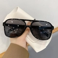 Modische schwarze Oval-Pilotenbrille mit Verlaufsgläsern und weißem Lederetui - Schwarzer Rahmen / Schwarze Gläser