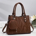 Borsa tote in pelle marrone a pieghe con portamonete rotondo e dettagli in metallo argento - caffè