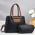 Détail du sac cabas tissé noir avec pochette assortie et lanières en cuir marron - Noir