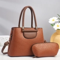 Ensemble sac à main marron à texture tressée avec pochette assortie et bandoulière - Jaune Terre