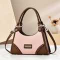 Bolso bandolera chic en rosa y marrón con textura litchi y etiqueta de moda - Rosa