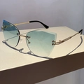 Occhiali da sole cat eye senza montatura con lenti sfumate blu-verdi e aste dorate - Verde Sfumato
