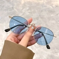 Occhiali da sole rotondi retrò con lenti azzurre e sottile montatura in metallo dorato - Montatura Argento Lenti Blu