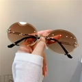 Lunettes de soleil ovales sans monture avec verres dégradés marron et strass dorés - Monture Dorée Verres Bruns
