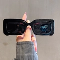 Occhiali da sole squadrati retrò con montatura nera lucida spessa e lenti scure - Nero Lucido / Lenti Grigie