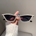 Occhiali da sole cat-eye con lenti nere e montatura con strass scintillanti - Montatura Nera Lenti Grigie Strass Bianchi