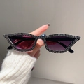 Occhiali da sole rettangolari cat-eye con strass neri e lenti sfumate color viola intenso - Montatura Nera Lente Sfumata Grigia Diamante Nero