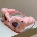 Détail de lunettes de soleil œil de chat en peluche rose avec strass colorés brillants - Peluche Rose Cadre Rose Verres Gris