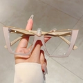 Occhiali cat-eye oversize alla moda con montatura rosa e dettaglio in metallo a V - Rosa Chiaro
