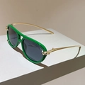 Détail de lunettes aviateur vertes avec branches dorées et décor de charnière à nœud chic - Monture Verte Verres Gris